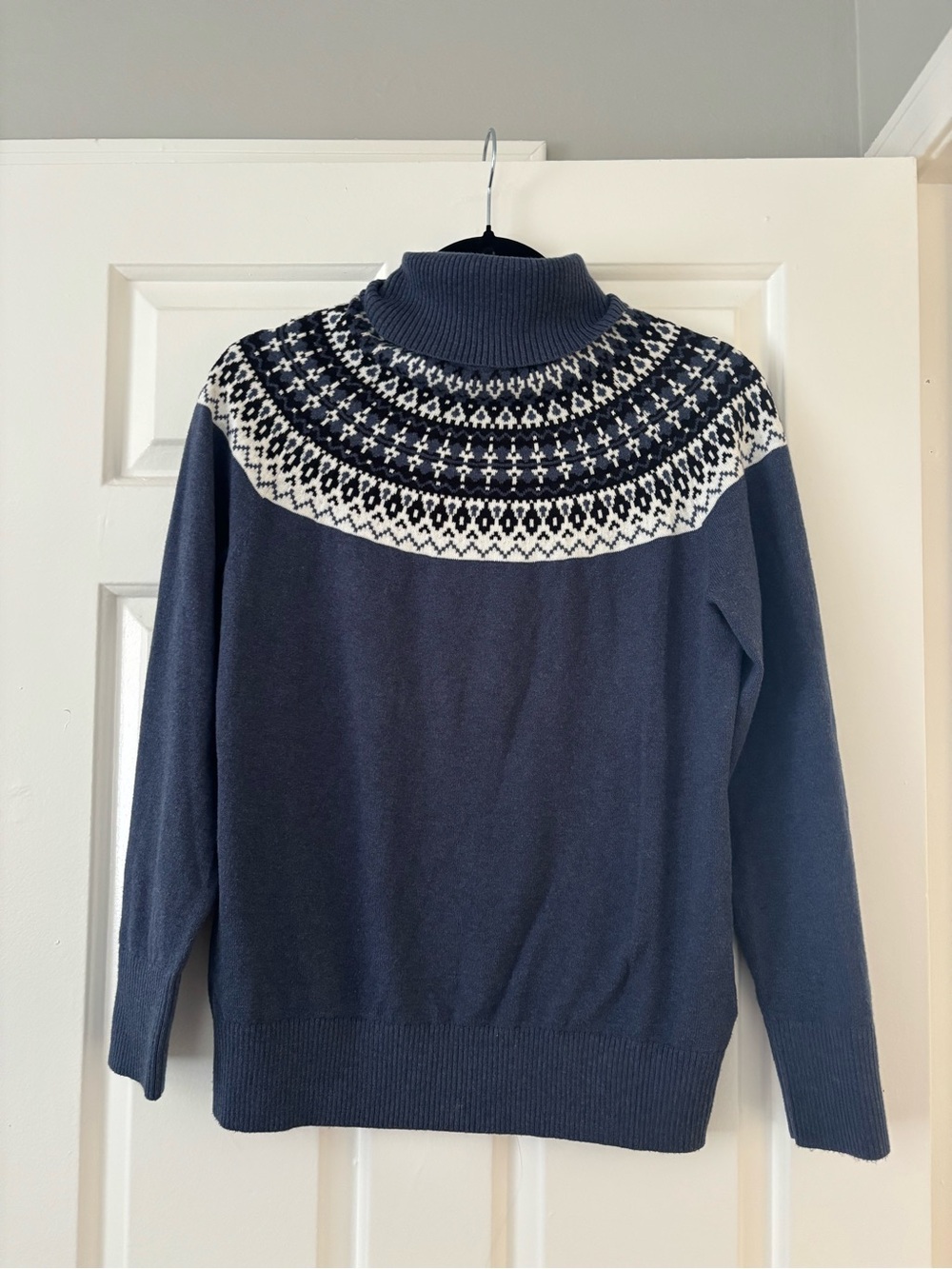 L.L. Bean Navy + White Fair Isle Turtleneck Sweater - Cotton/Cashmere Blend - S
